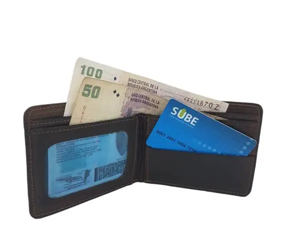 BI1050/c Billetera cuero con caja “CACH” x 10 unid
