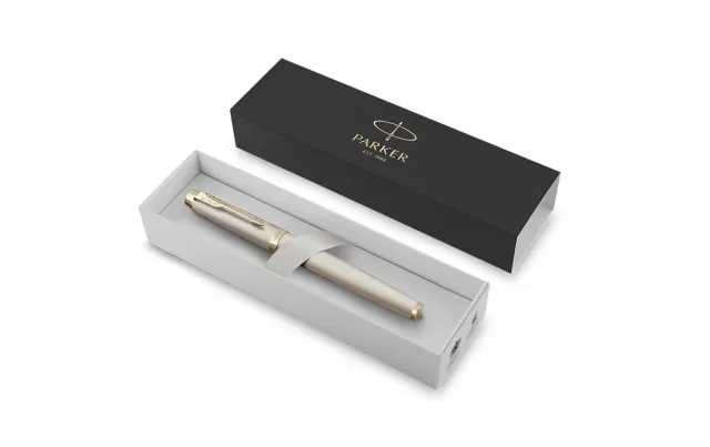 Pluma Parker IM Monochromatic 14