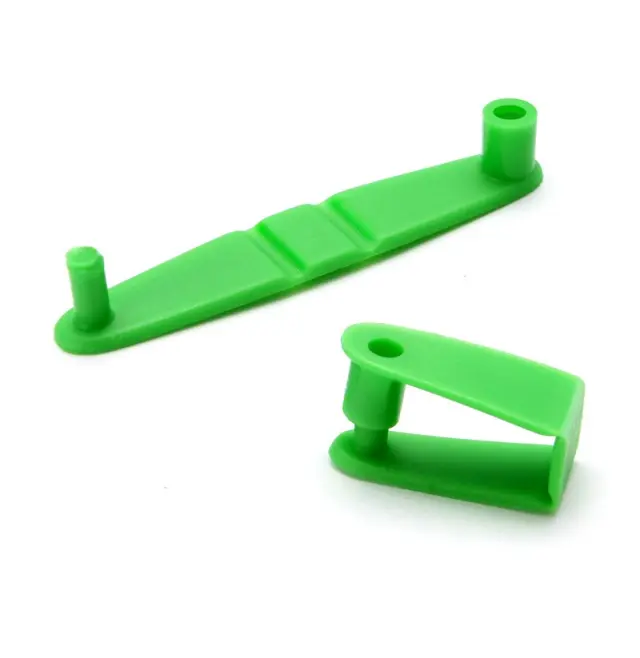TRABA PLASTICA PARA LLAVERO