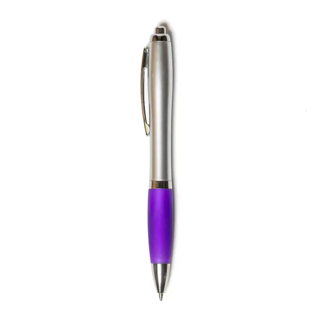 Bolígrafo retráctil, cuerpo plateado con grip de color.