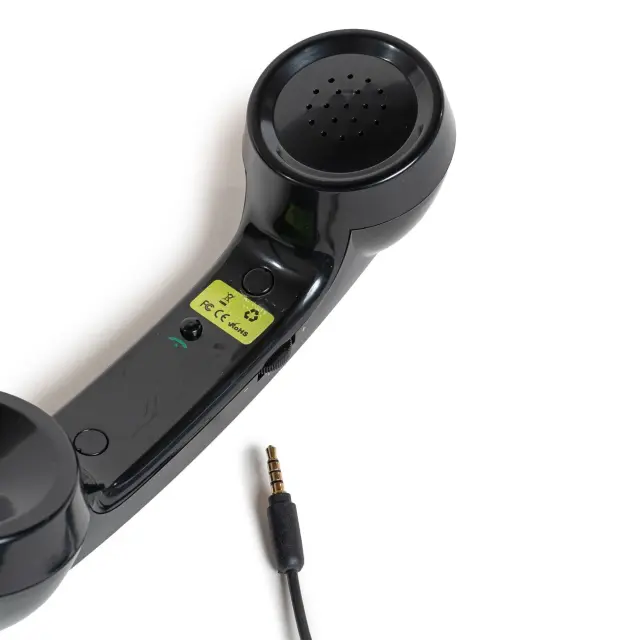 Descripción: Auricular tipo teléfono vintage. Se puede conectar a todo tipo de celular.