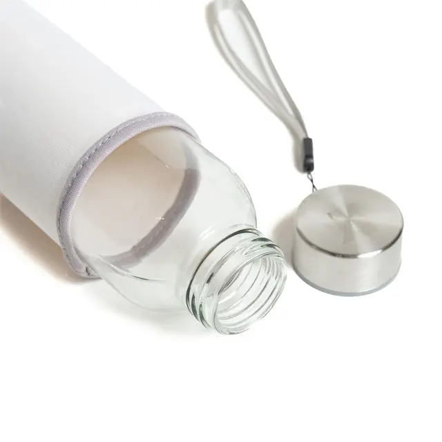 Botella con funda