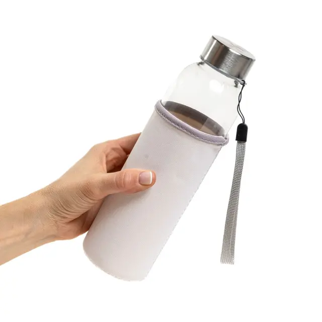 Botella con funda