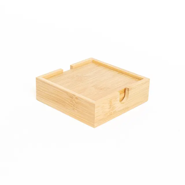 Set de 4 portavasos con base en bamboo.